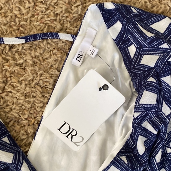 NWT DR2 blue and white geo printed romper size large - Picture 2 of 4